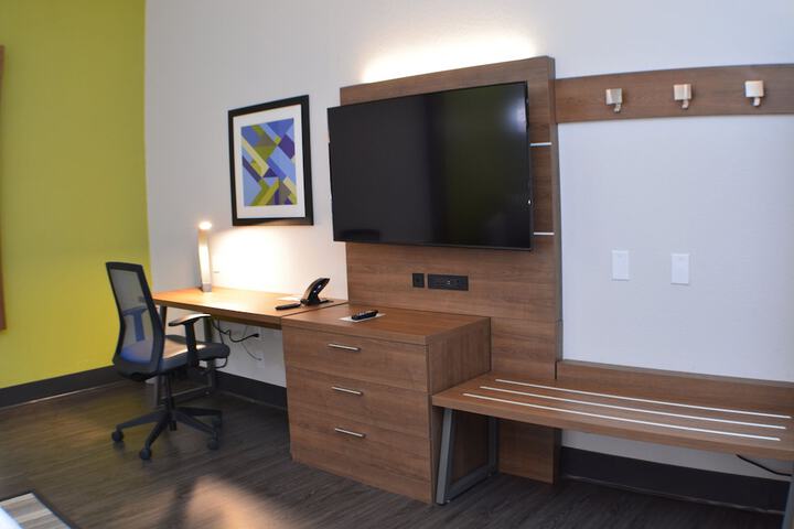 Room 11 of 42