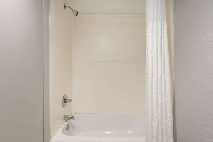 Clarion Hotel & Suites BWI Airport North