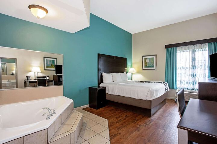 Room 12 of 27
