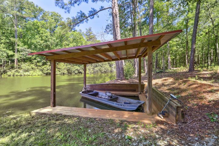 Lakefront Hamilton Cabin w / Dock & Fire Pit!