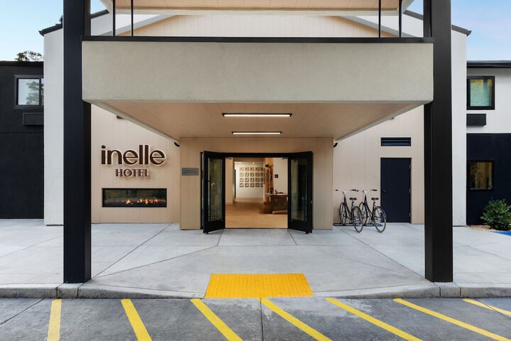 The Inelle Oakhurst Yosemite, a Tribute Portfolio Hotel