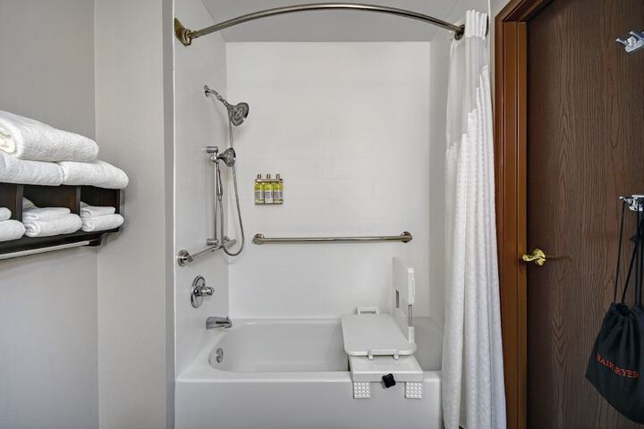 Holiday Inn Express Marshall by IHG
