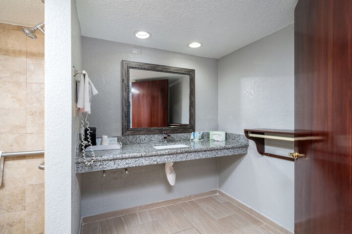 Room 15 of 26