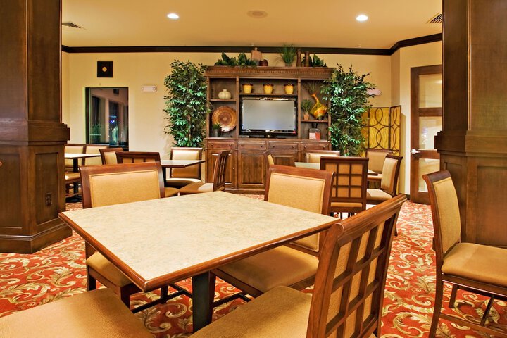 Holiday Inn Express & Suites Wichita Falls by IHG