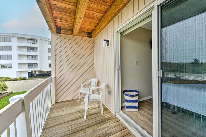 Brigantine Condo w / Beach Access & Pool Views