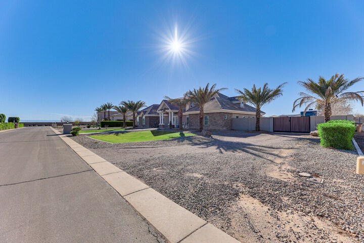 Spacious Queen Creek Home w / Hot Tub & Pool!