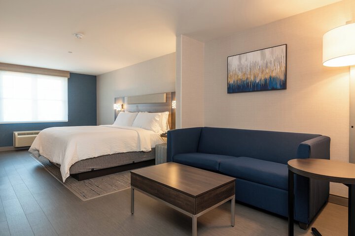 Room 45 of 76