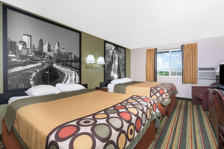 Room 13 of 21