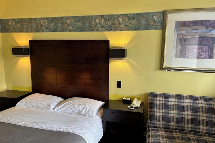 Motel R-100
