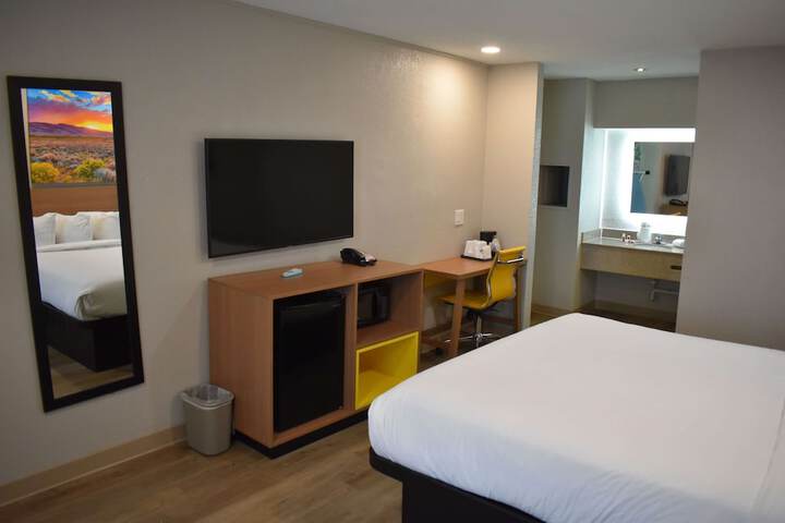 Room 6 of 26