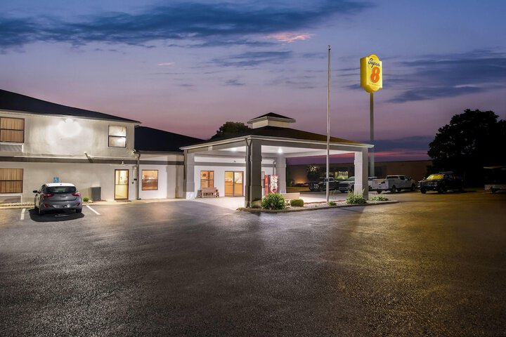 Super 8 by Wyndham Bellefontaine