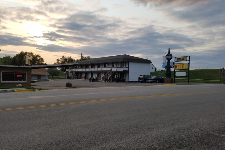 Moorcourt Motel