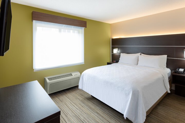 Room 26 of 40
