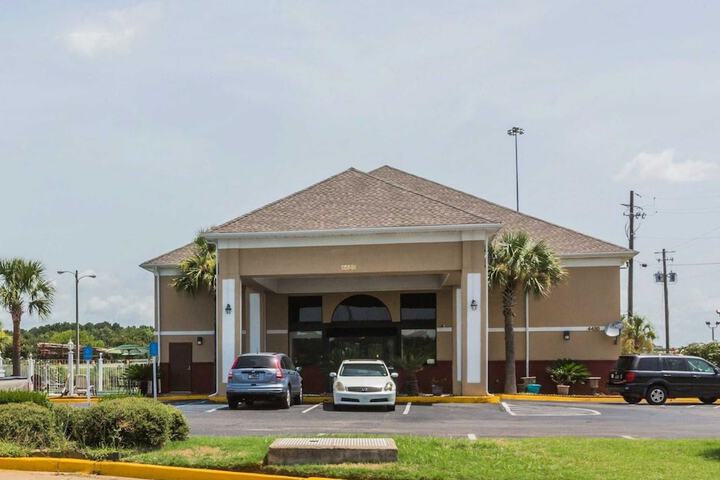 Quality Inn & Suites North Montgomery
