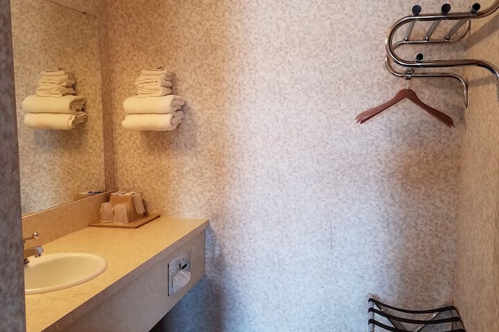 Room 28 of 51