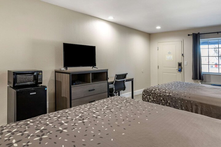 Room 12 of 30