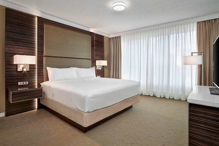 Delta Hotels by Marriott Edmonton Centre Suites