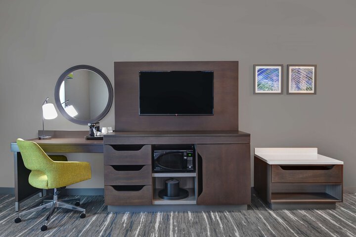 Room 28 of 46