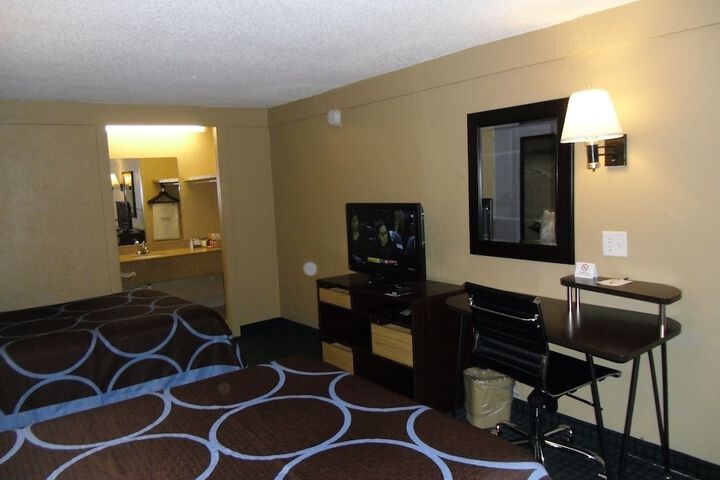 Room 28 of 35