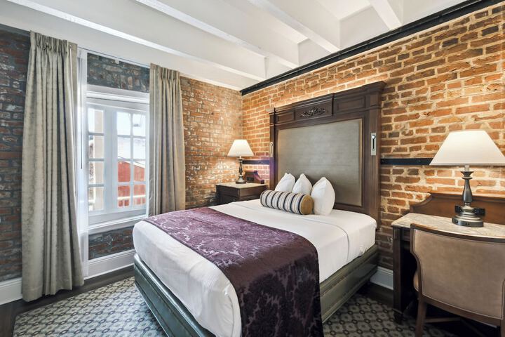 Room 9 of 18