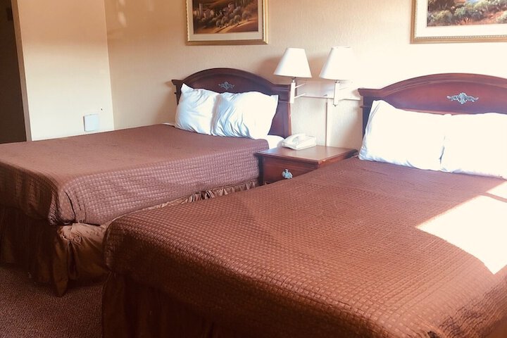 Room 10 of 16
