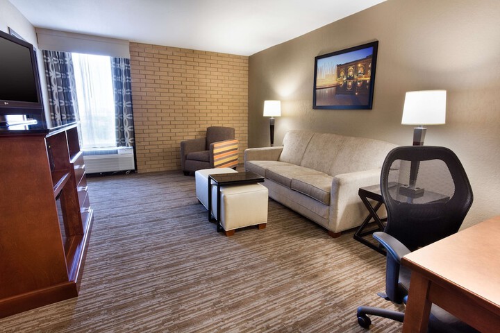 Room 9 of 36