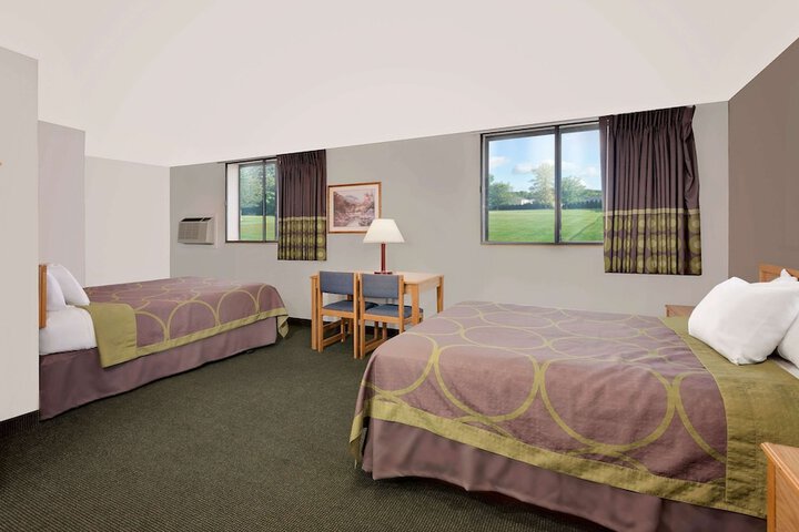 Room 10 of 18