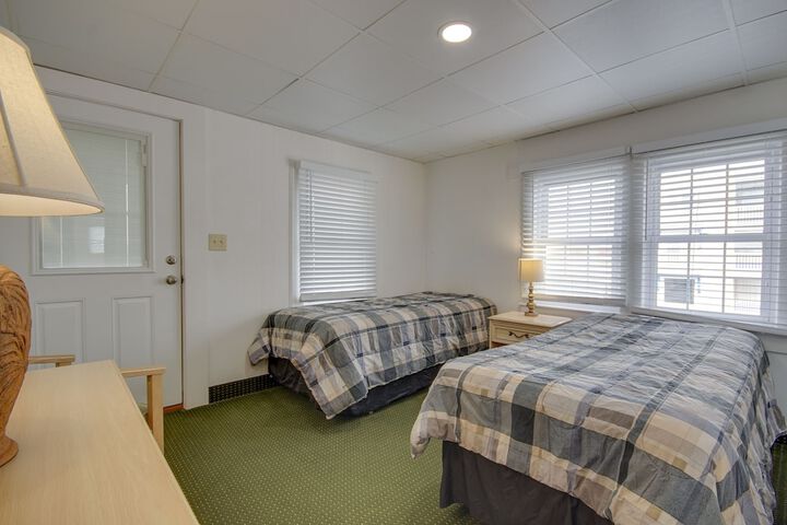 Room 8 of 17