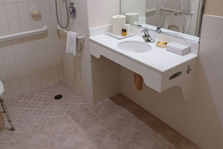 Room 15 of 19