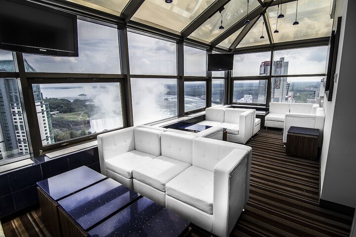 Lounge 65 of 70