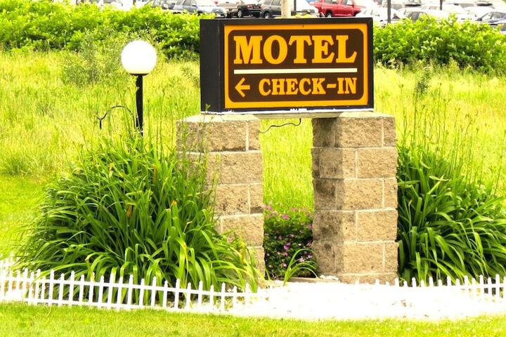 Budget Host Airport Inn