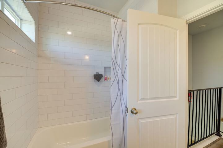 South Houston Townhome w / Patio & Gas Grill!