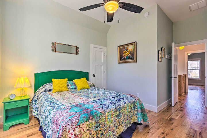 Downtown Brevard Retreat With Fire Pit & Deck!