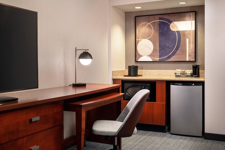 Room 30 of 41