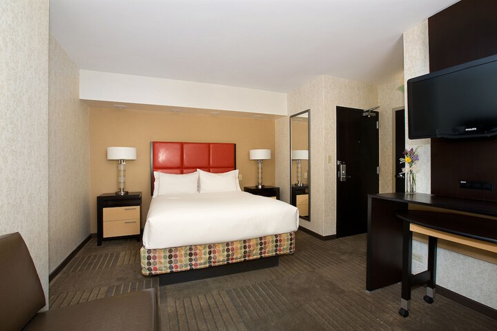 Room 11 of 33