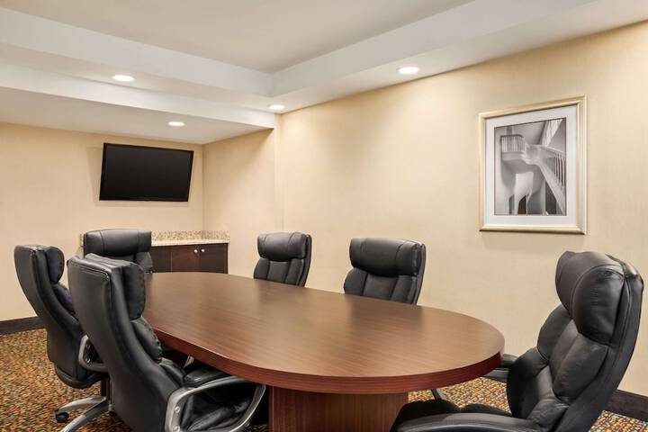 Business Center 28 of 29