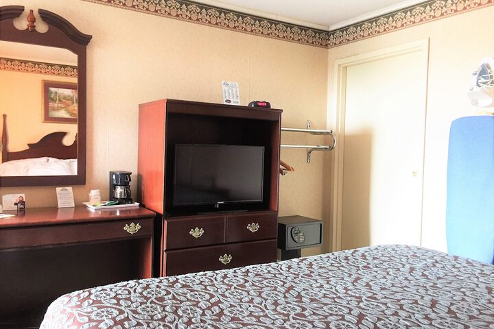 Room 13 of 20