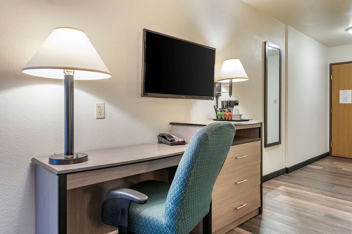 Room 17 of 36