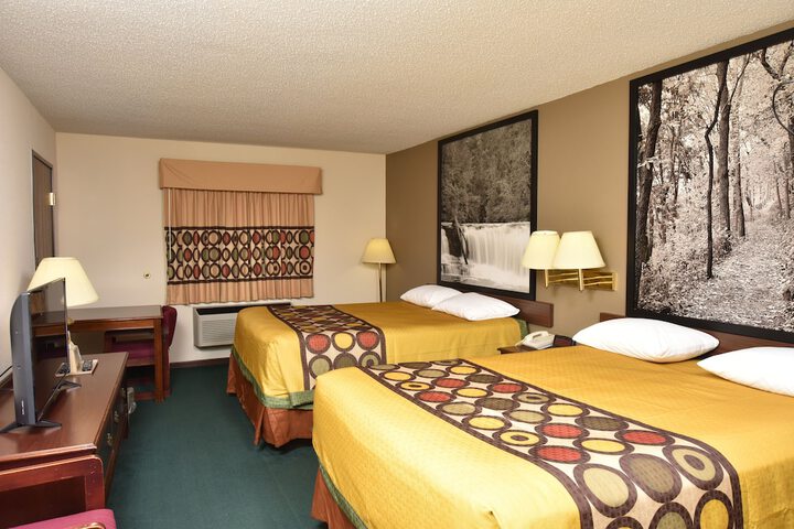 Room 25 of 47