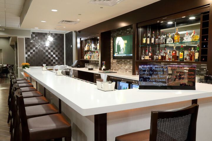 Lounge 54 of 60