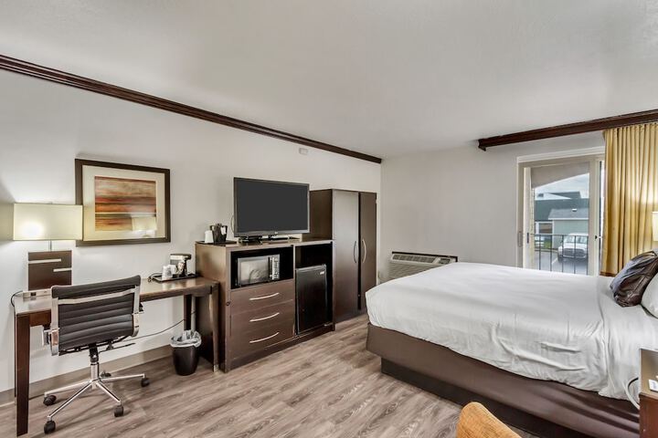 Room 33 of 103