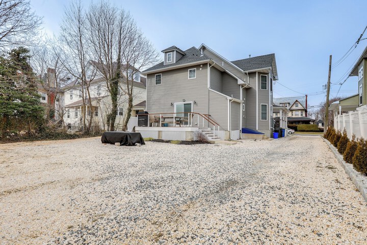 Long Branch Getaway - Walk to Beaches & Dining!