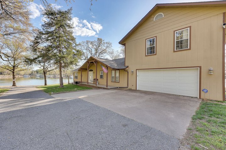 Lakefront Home w / Shared Boat Ramp in Grove!