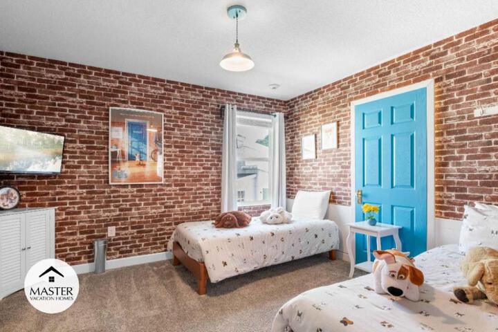 Bedrooms 5 Bathrooms Storey Lake 2885 SC