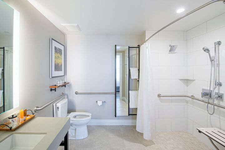 Hotel E