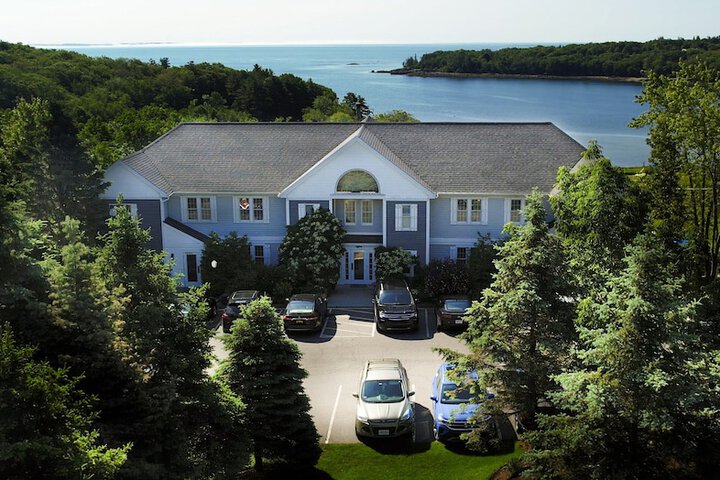 Strawberry Hill Seaside Inn