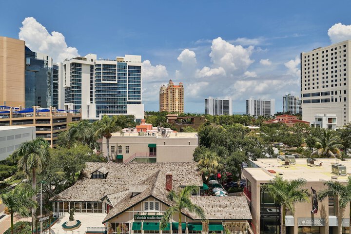 Art Ovation Hotel Autograph Collection