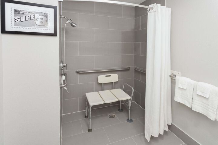 Room 8 of 16