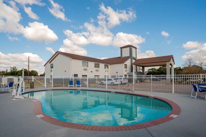 Pool 5 of 25