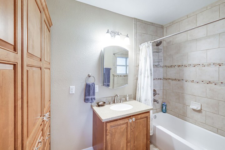 Peaceful Artesia Vacation Rental w / Orchard Views!